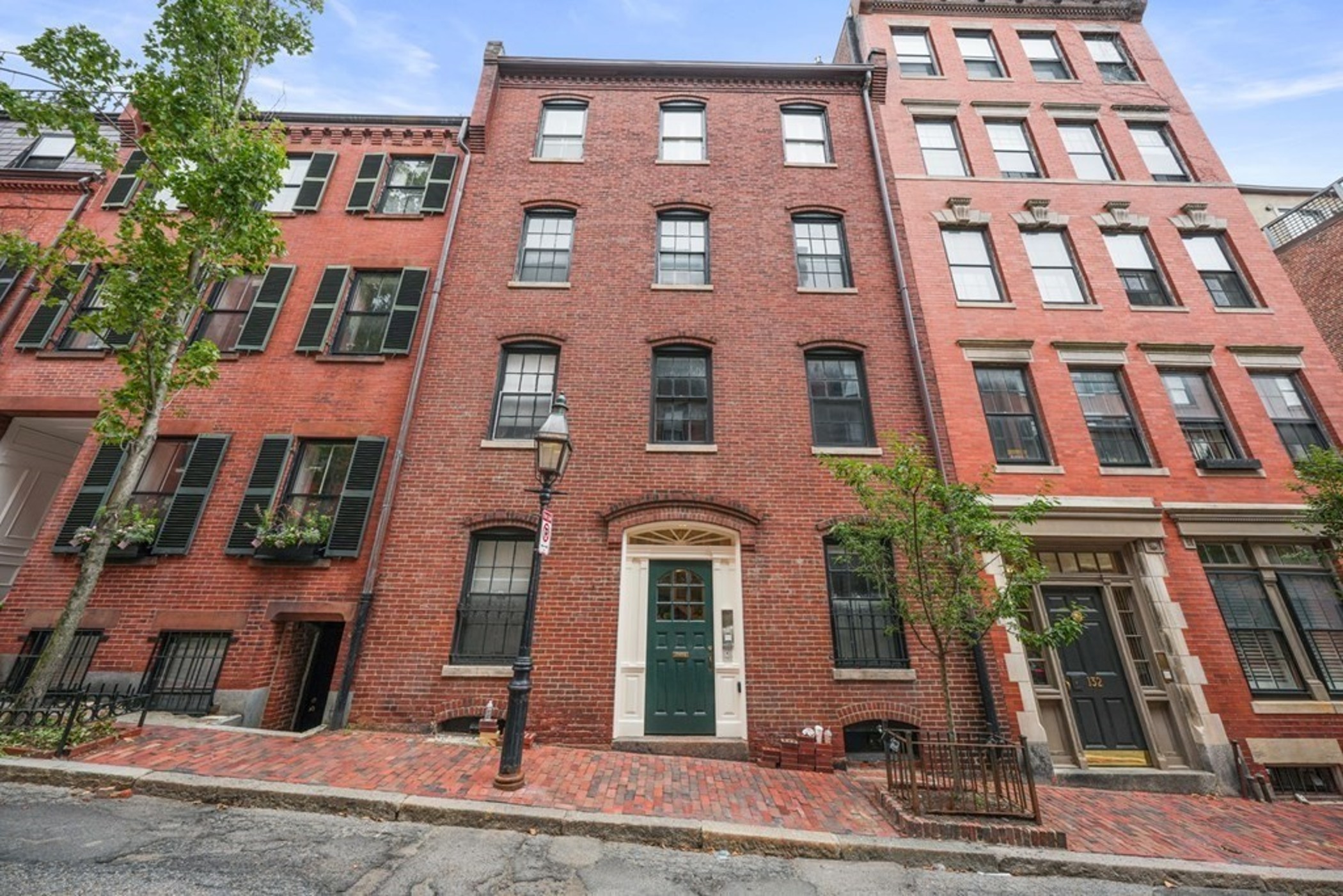 130 Myrtle Street exterior, Beacon Hill, Boston